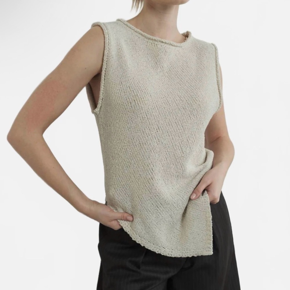 AARON & AMBER Asymmetical Bottom Knit Sleeveless Top